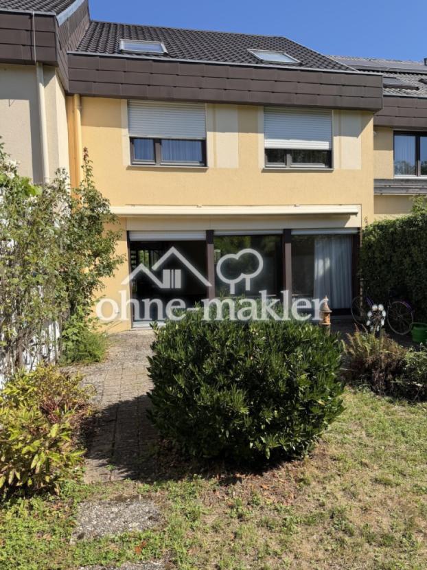 Rückseite mit Terrasse