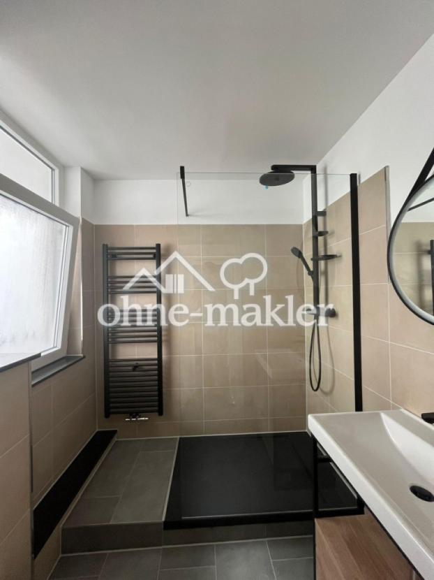 modernes Badezimmer
