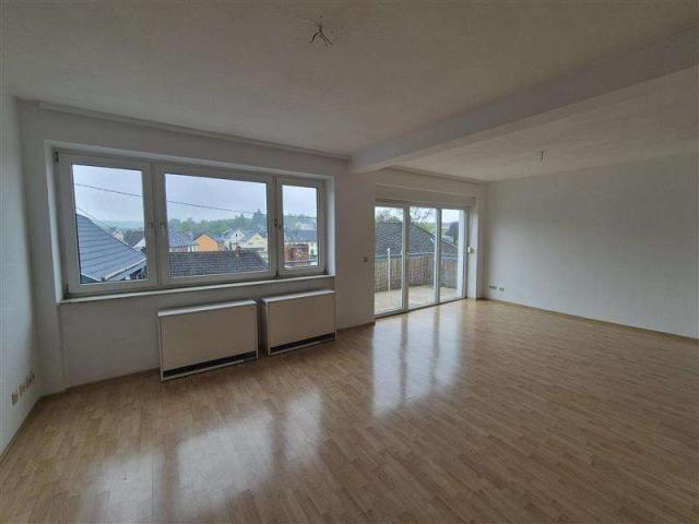 Wohnzimmer mit Zugang Terrasse