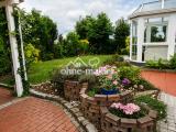 Zisterne und Garten