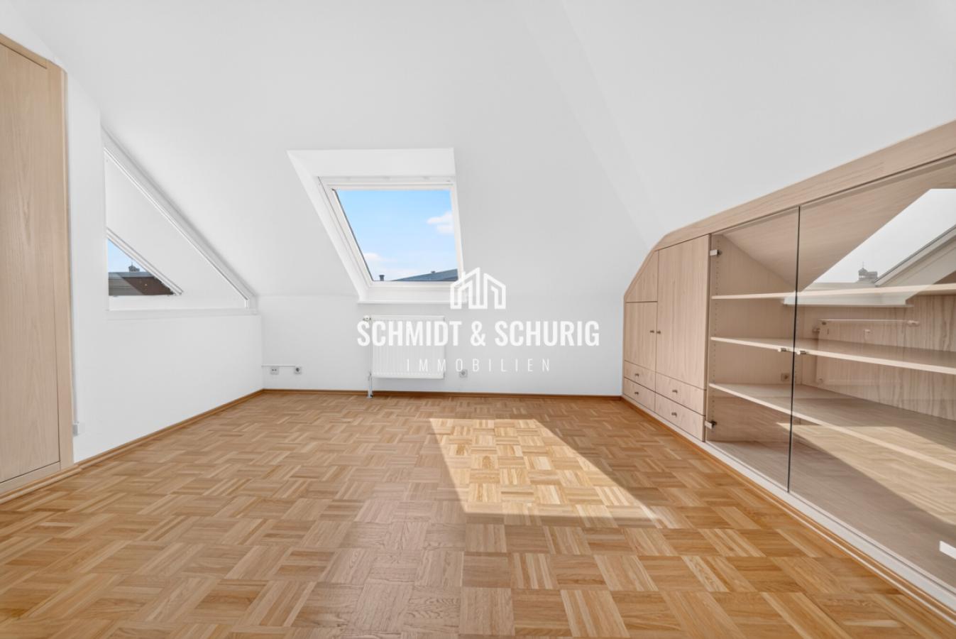 Ankleidezimmer / Büro