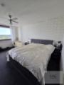 Schlafzimmer Bild 1