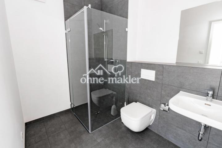 Neuwertiges Badezimmer EG