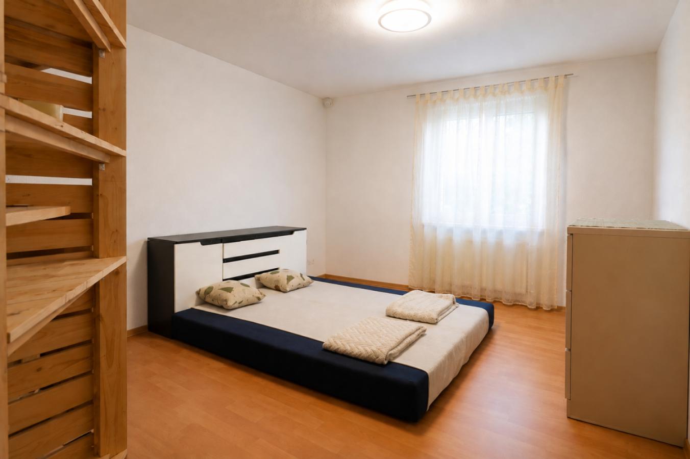 Schlafzimmer mit KI aufgeräumt