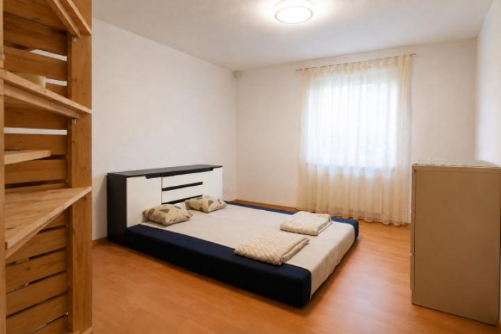 Schlafzimmer mit KI aufgeräumt