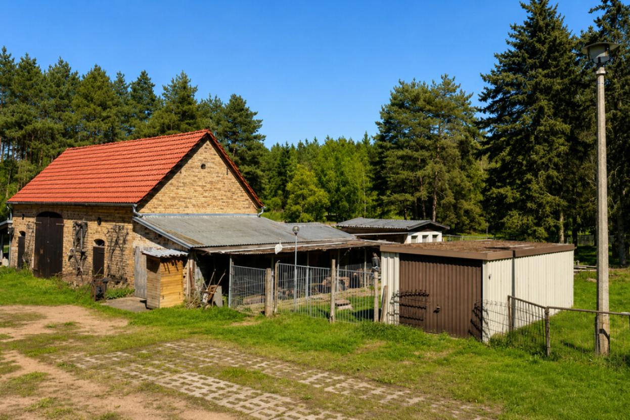 mit viel Nebengelass