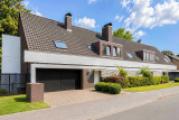Architektonisches Wohnebsemble auf drei Ebenen