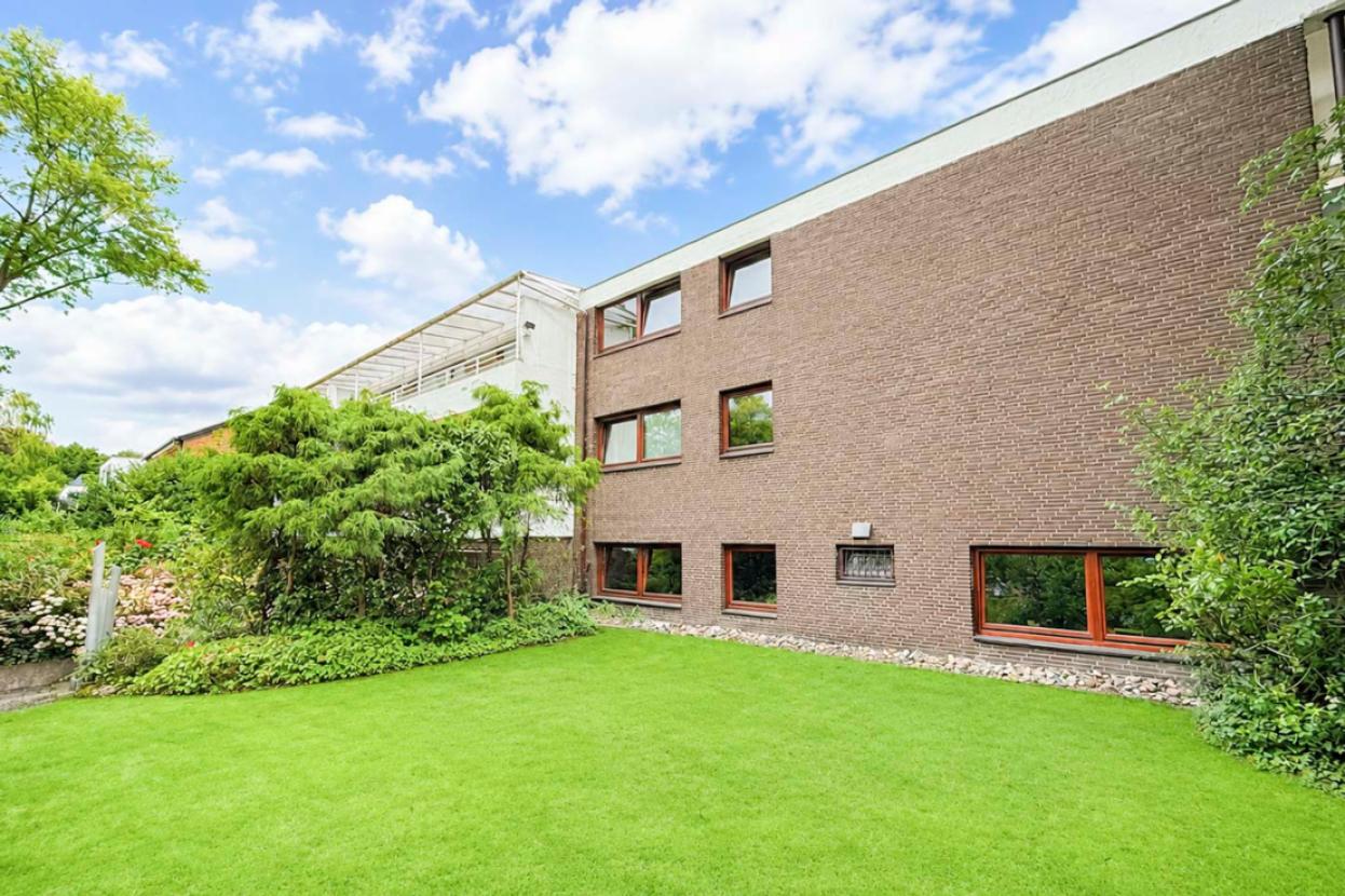 Gepflegtes Wohnensemble mit weitläufigem Garten