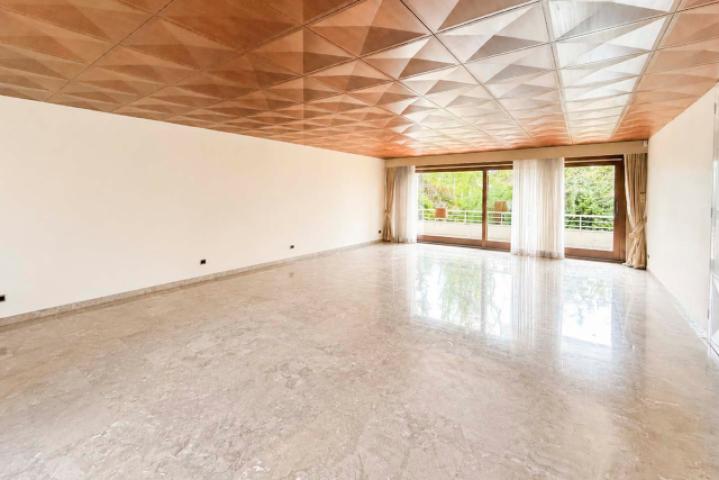 Repräsentatives Wohnzimmer Erdgeschoss mit Balkon