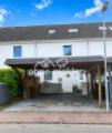 Frontansicht mit Doppelcarport