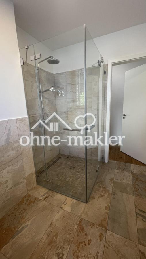 Dusche mit Glaswand