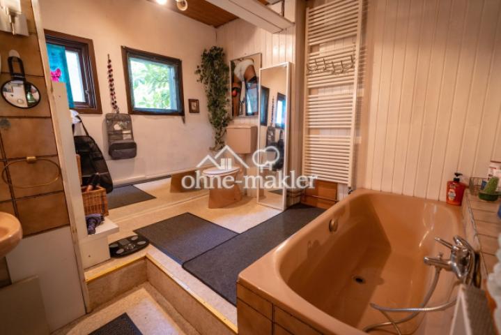Badezimmer mit Badewanne