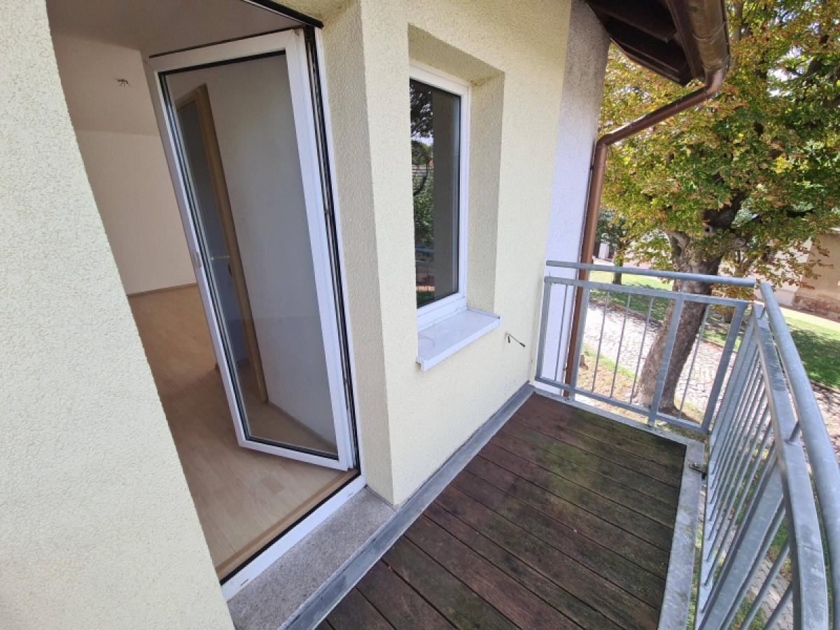 Zugang vom Wohnzimmer zum Balkon