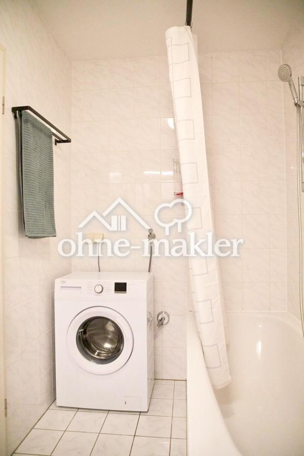 Waschmaschine und Badewanne