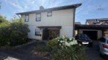 Haus mit Garage und Carport