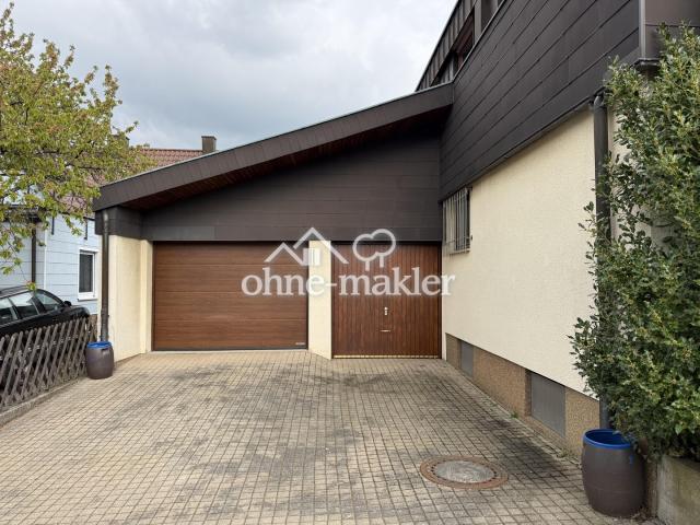Garage und Tor zu Fahrrädern