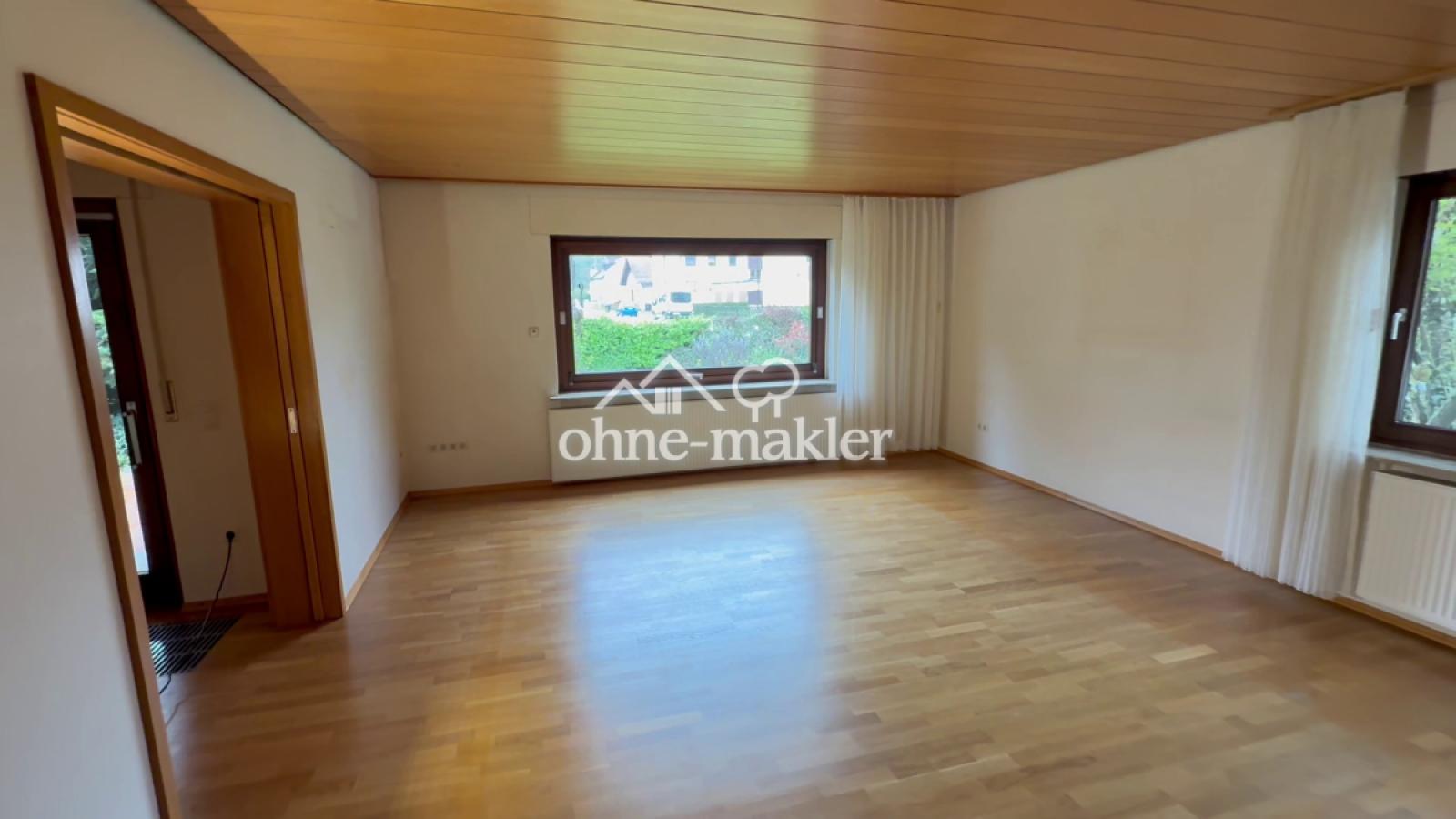 Wohnzimmer, aktuell leer