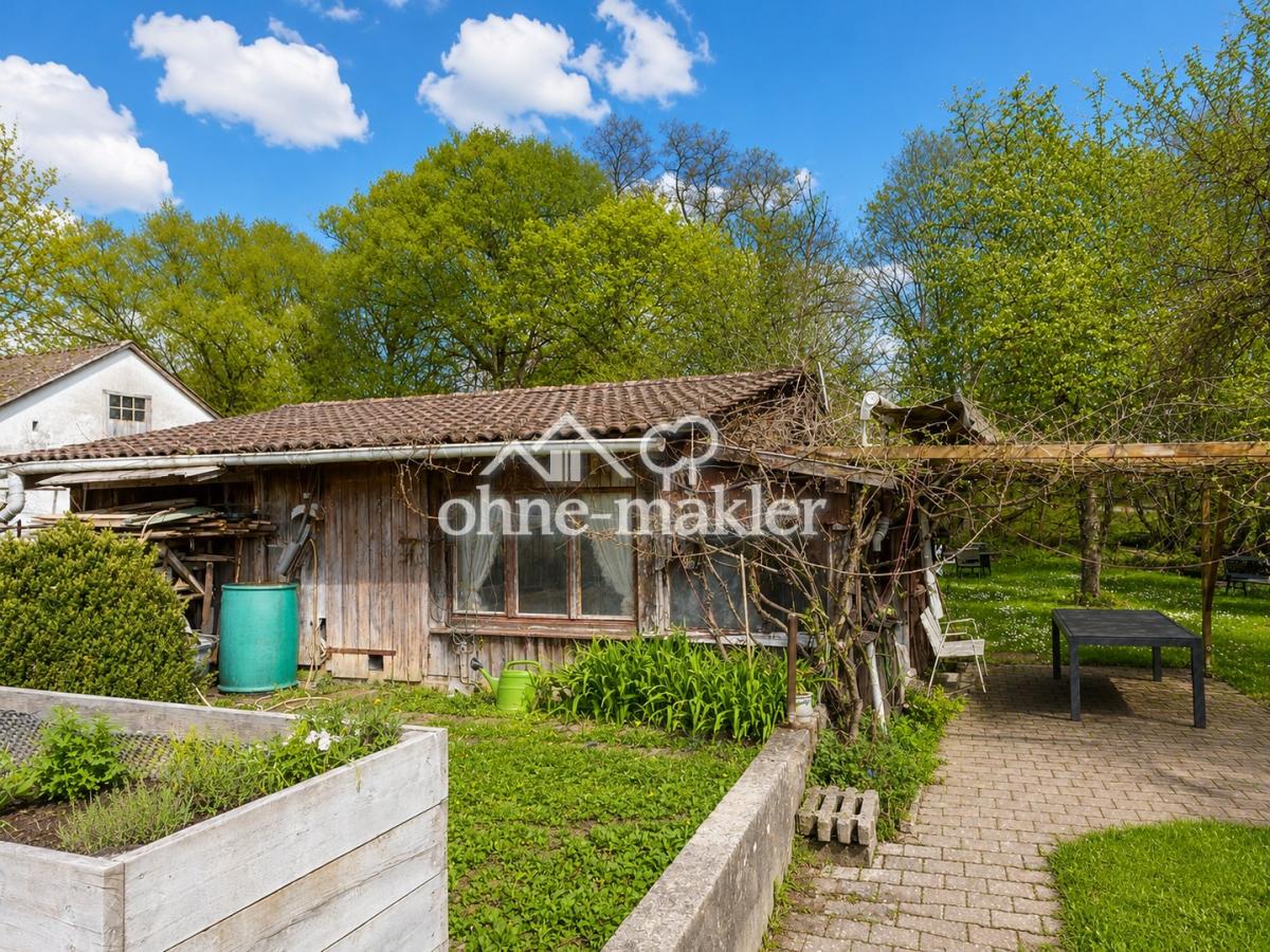 Garten mit Laube und Lagermögl