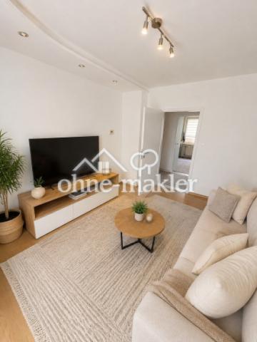Wohnzimmer mit Balkon