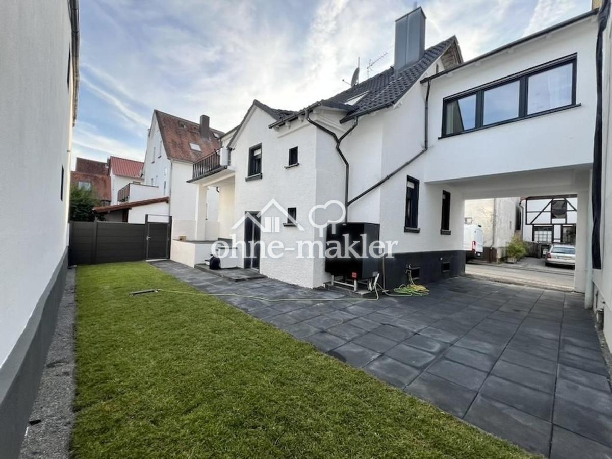 Garten und Hof / Einfahrt