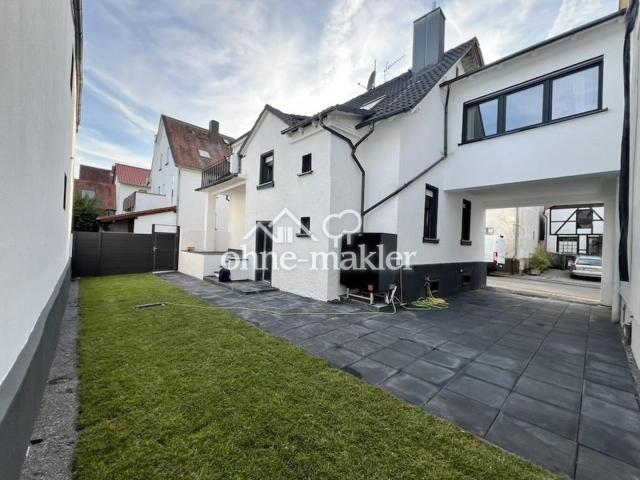 Garten und Hof / Einfahrt