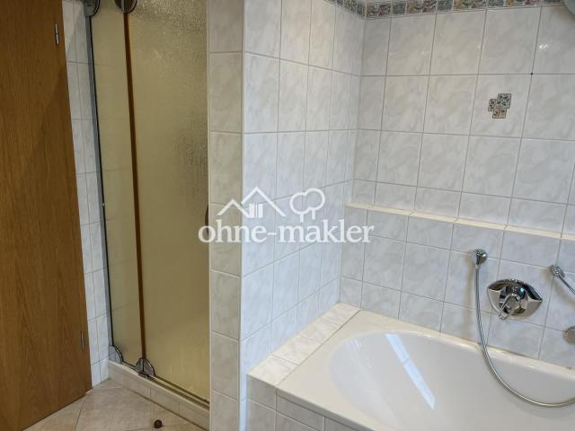 Vollbad mit Dusche, Wanne, WC