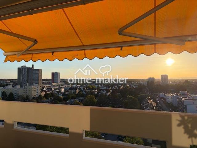 Balkon mit Markisen