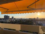 Balkon mit Markisen