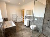 Bad mit Dusche & Badewanne