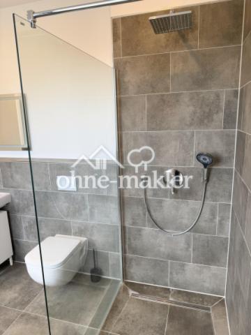 Dusche mit Glasabtrennung