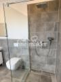 Dusche mit Glasabtrennung
