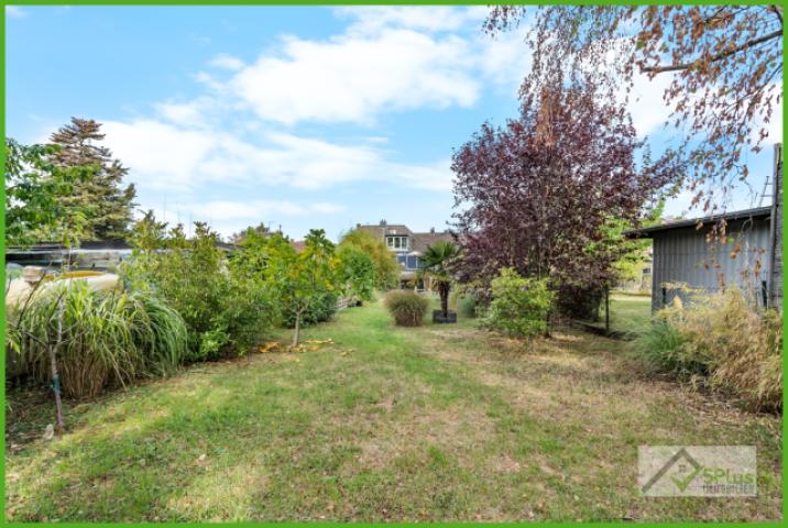 5Plus Immobilien Zweifamilienhaus zum Kauf Eschweiler / Hücheln Garten