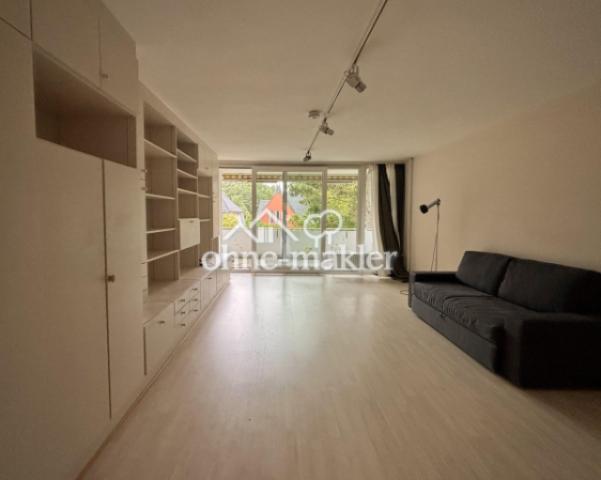 Wohnzimmer und Südbalkon