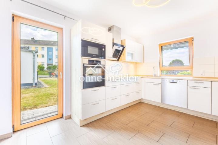 Küche mit Terrassenzugang