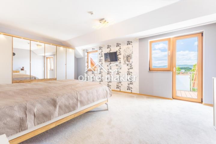 Schlafzimmer OG mit Balkon