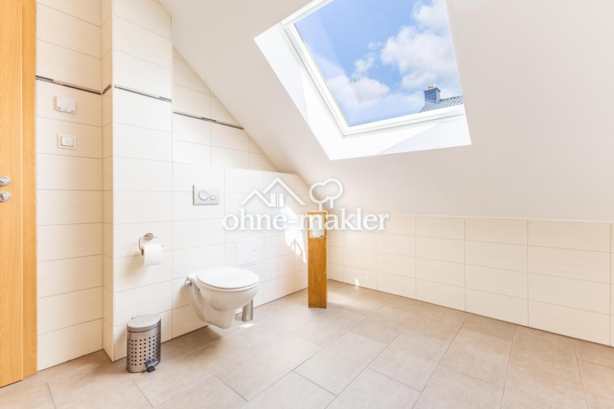 Badezimmer mit Dusche OG