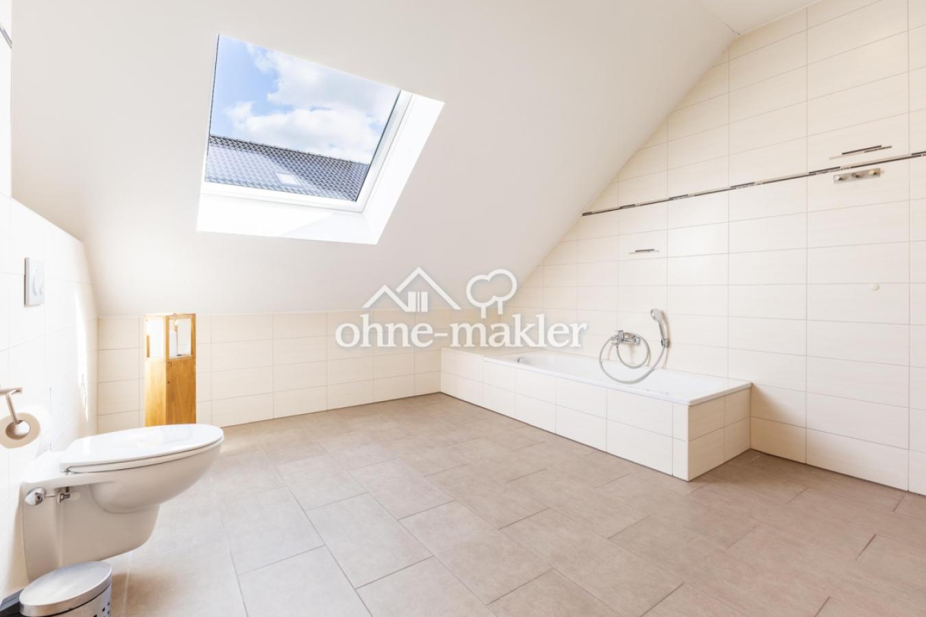 Badezimmer mit Dusche OG