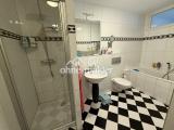 Bad mit Dusche & Wanne