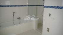 Badezimmer mit Dusche EG