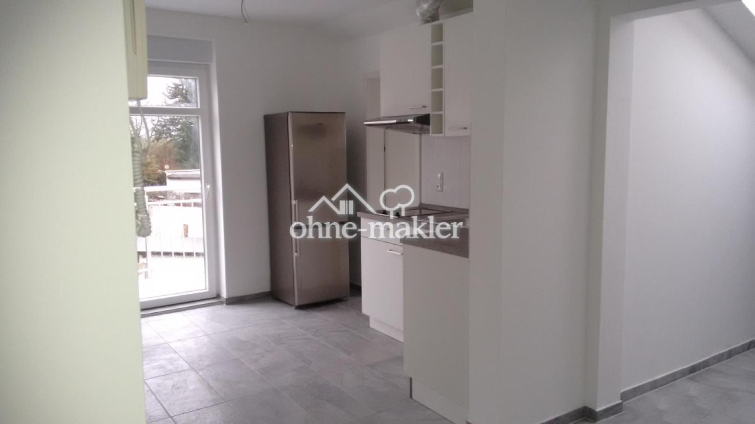 Küche u. Zugang zum Balkon DG