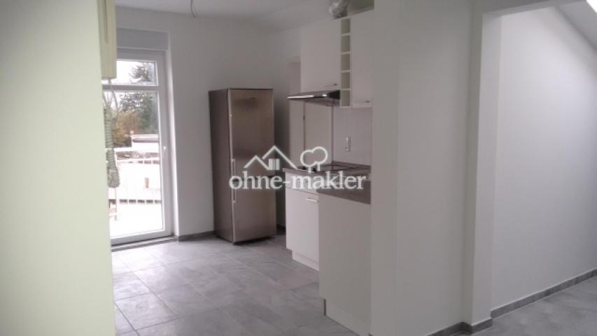 Küche u. Zugang zum Balkon DG