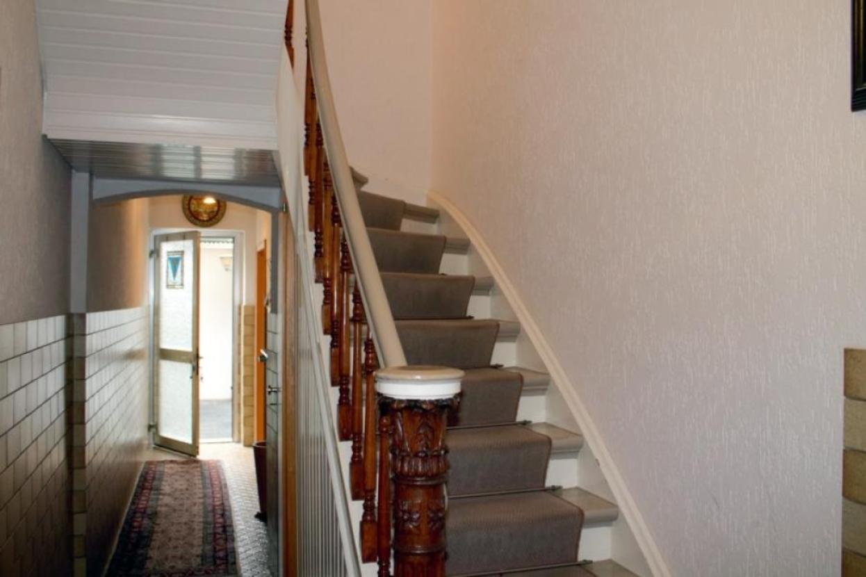 Flur +Treppenhaus Haupthaus EG