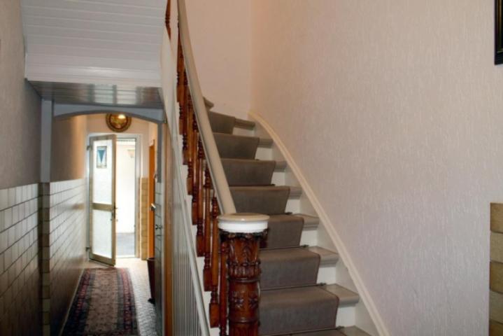 Flur +Treppenhaus Haupthaus EG