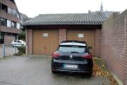 Einzel Garage rechts mit elektrischem Tor