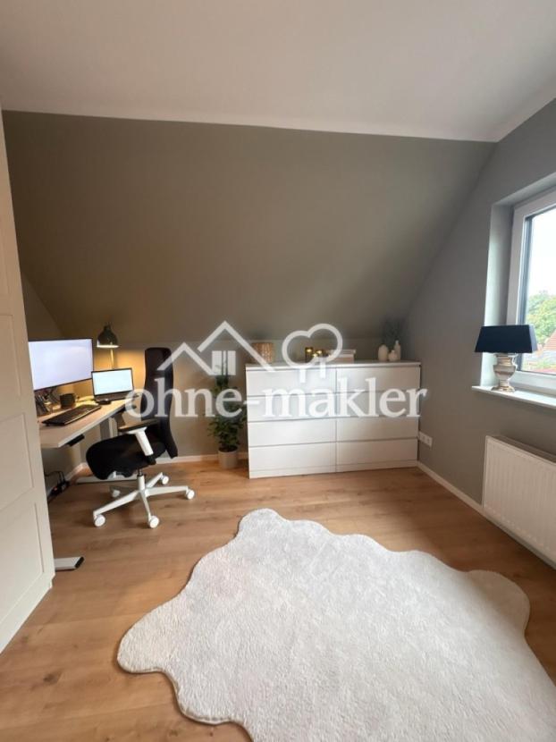 Ankleide/Büro im OG