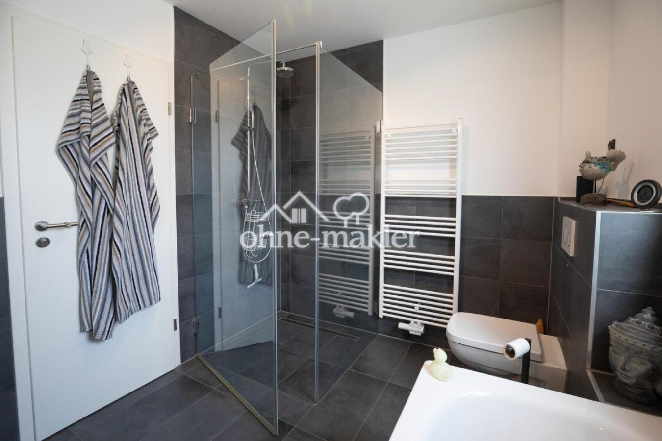 Bad 1. OG ebenerdige Dusche