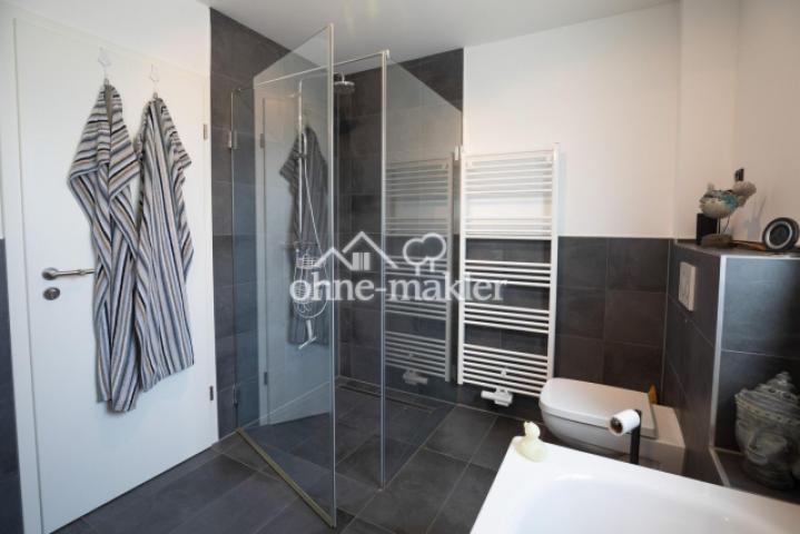Bad 1. OG ebenerdige Dusche