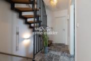 Flur 1. OG mit Treppe Studio