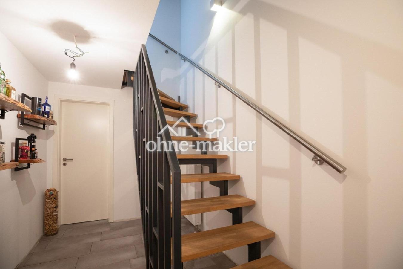 Kellerbereich mit Treppe EG