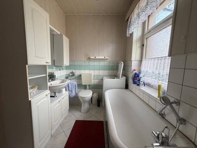 Bad mit Badewanne